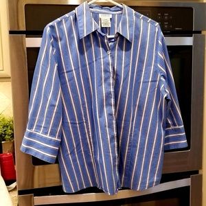 Ladies blue stripped 3/4 sleeve button up shirt